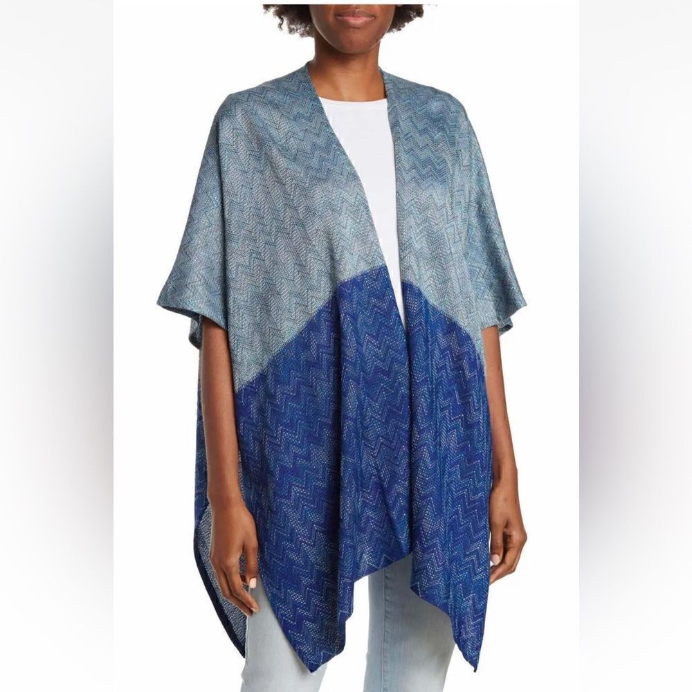 Vince Camuto Colorblock Lurex Topper in Blue, One Size